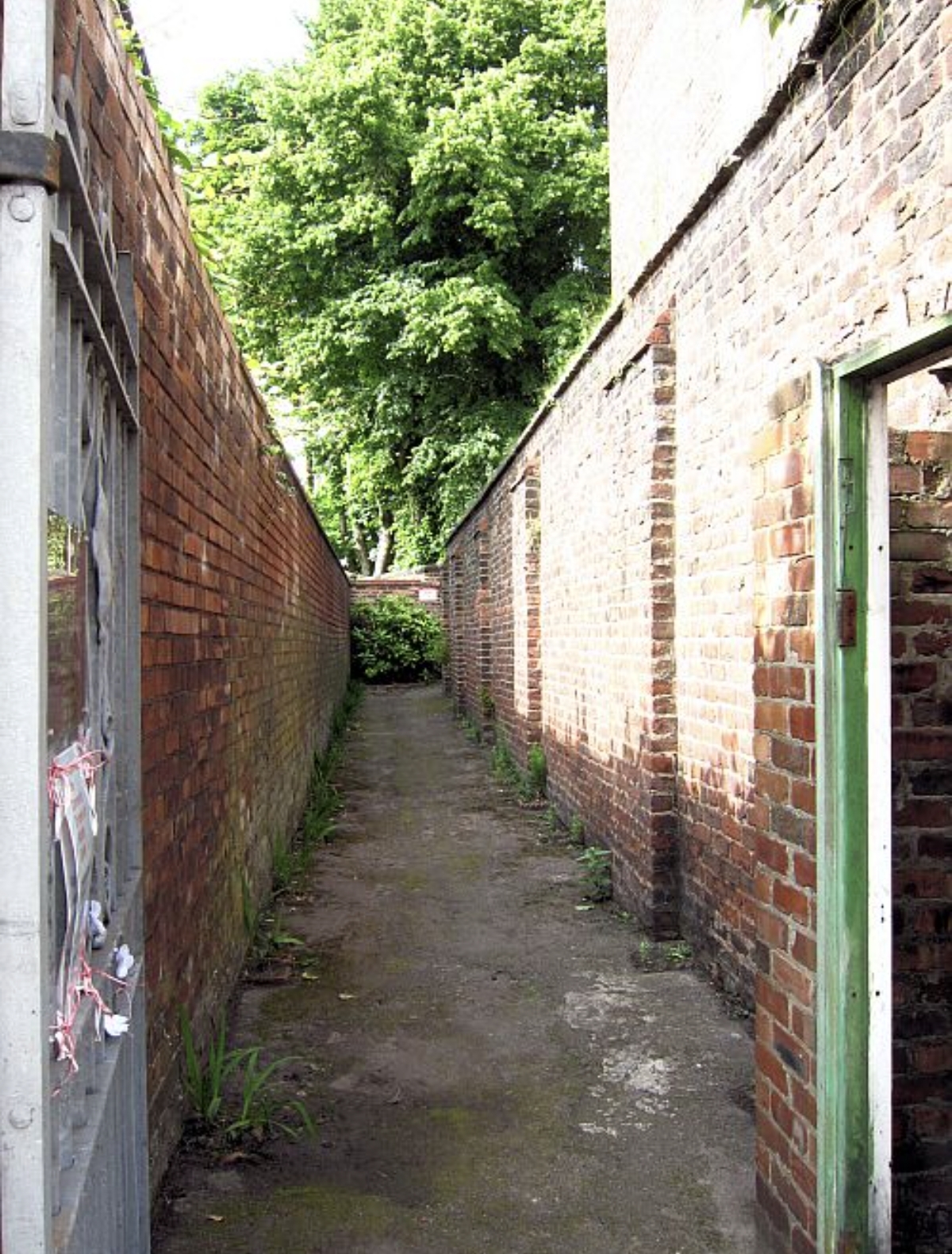 Entrance to the Arundel Avenue Quaker Burial Ground in Liverpool in 2014.